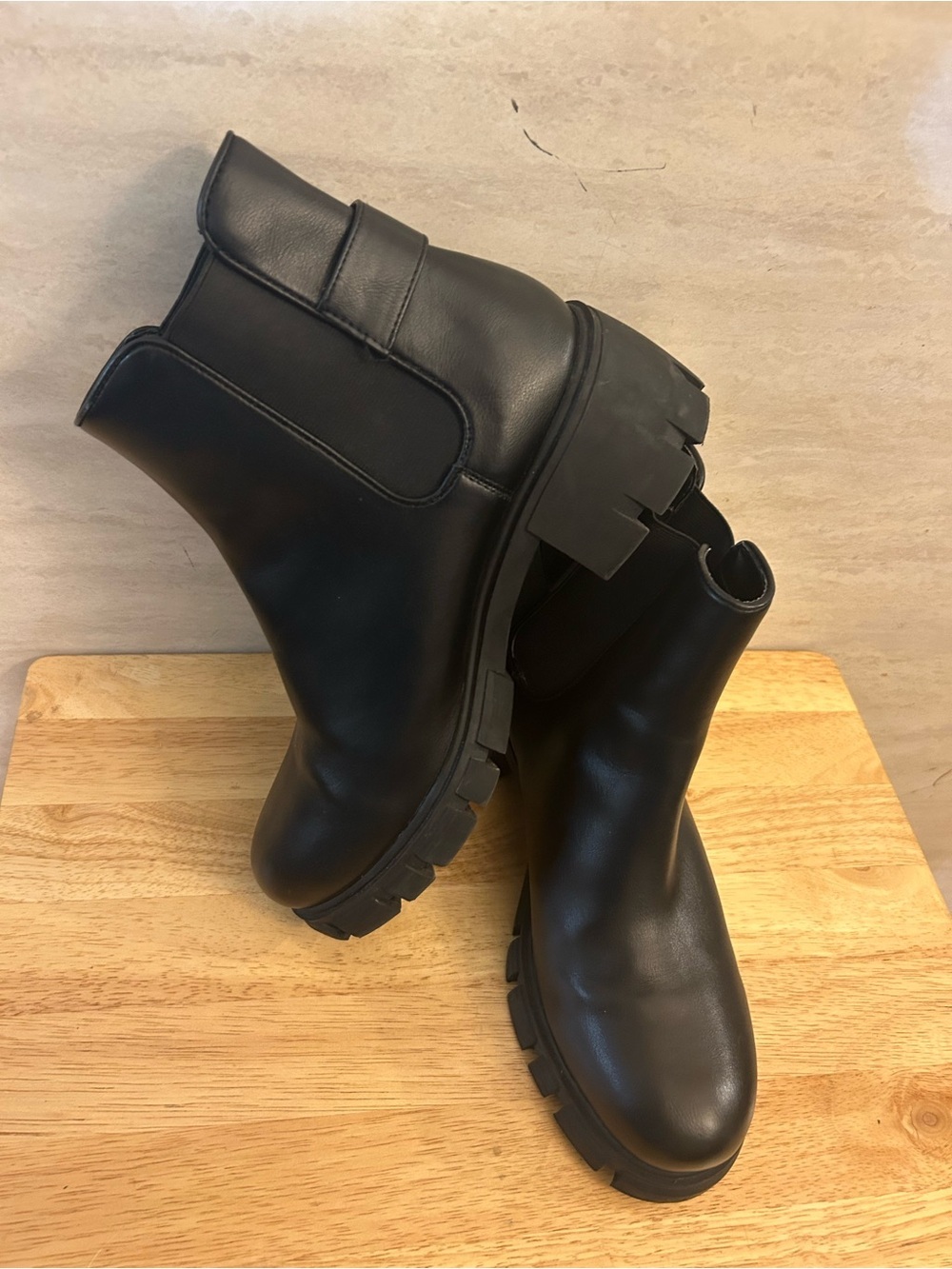 GBG Los Angeles Black Lug Sole Chelsea Boots - Picture 3 of 9